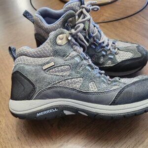 Merrell hiking shoes/boots in Women's size 7 (med or reg width) like new